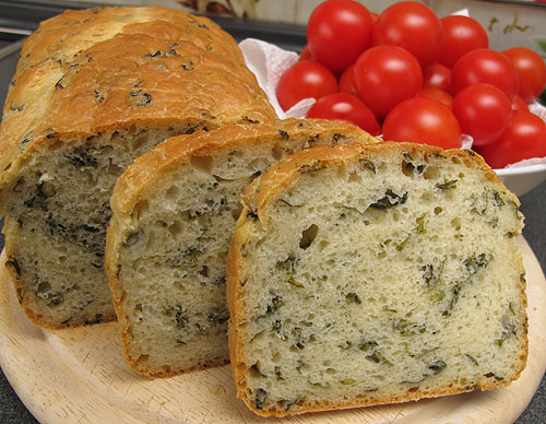 chleb z czosnkiem niedzwiedzim